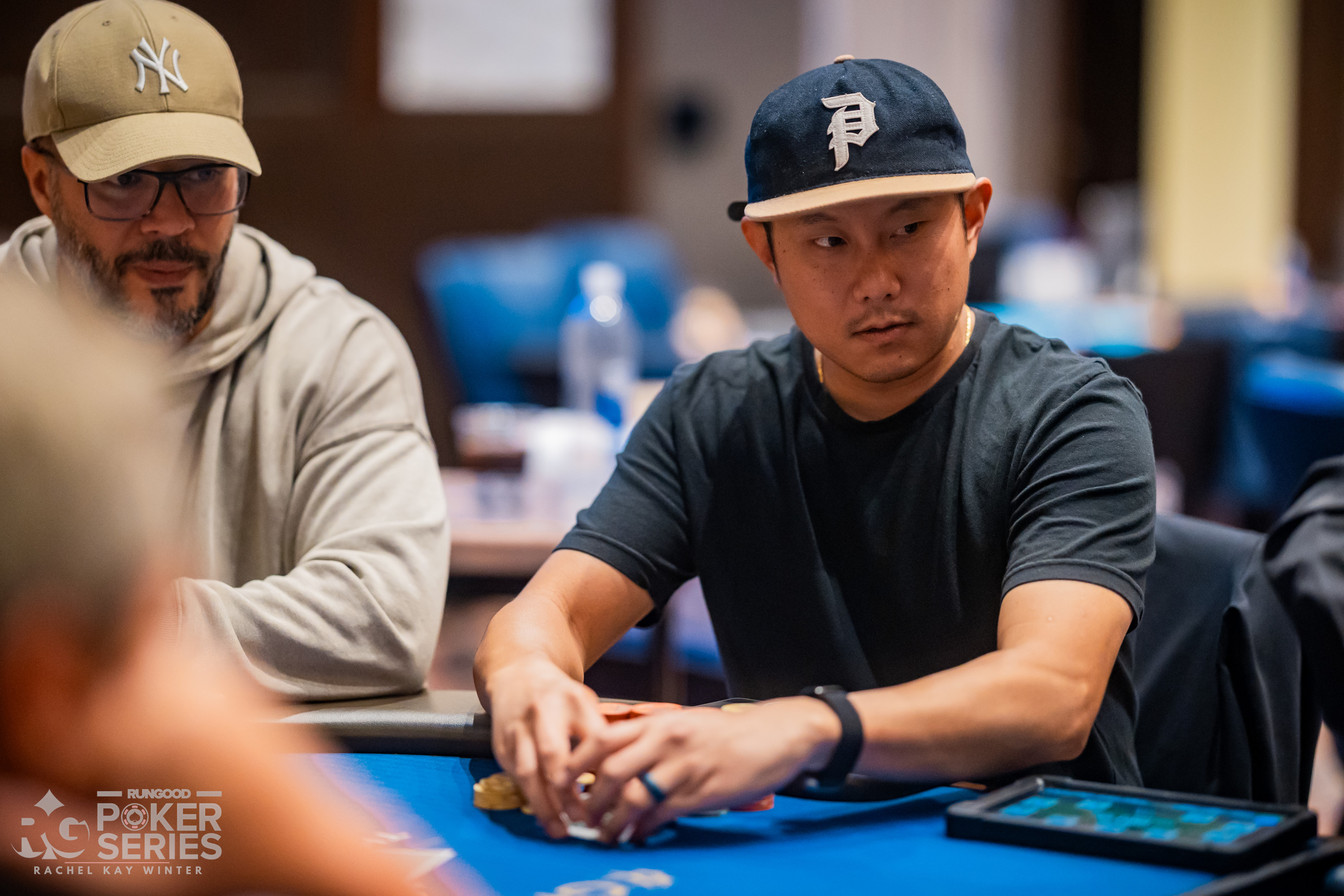 Xiong Thao 在 $400 PokerNews Cup 首日强势领跑，单日筹码占比近三成 - 新葡京娱乐城